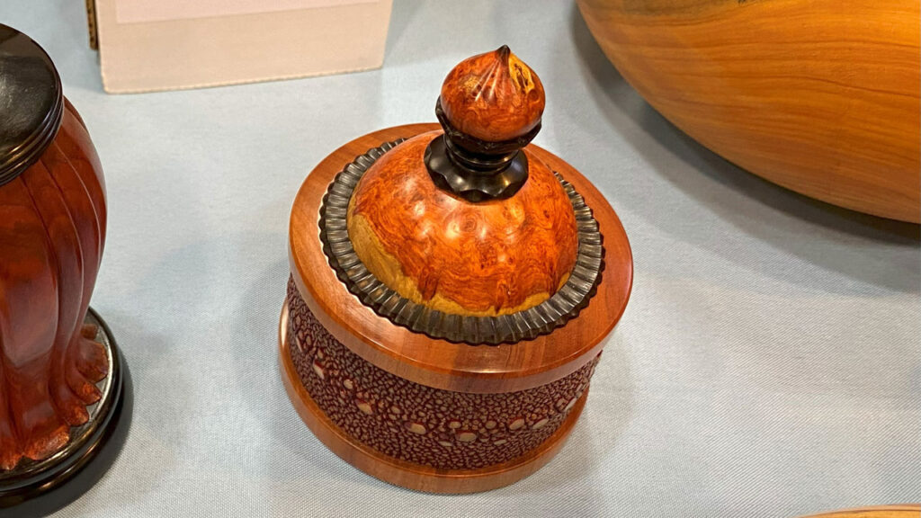 Lidded box by Jon Sauer