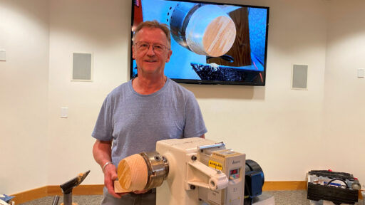 Woodturning demo: How to avoid tearouts by Tom Gaston.