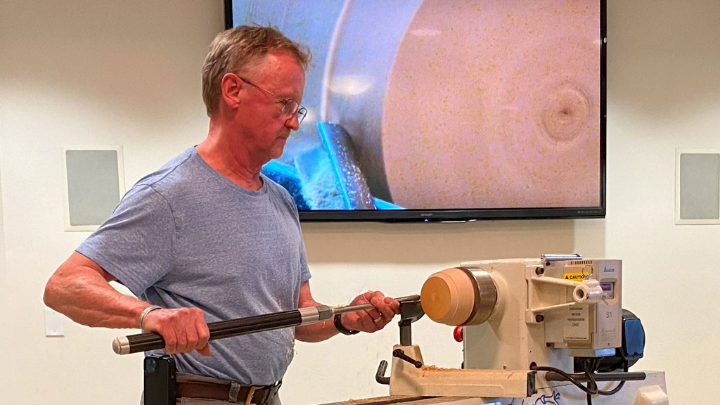 Woodturning demo: How to avoid tearouts by Tom Gaston.