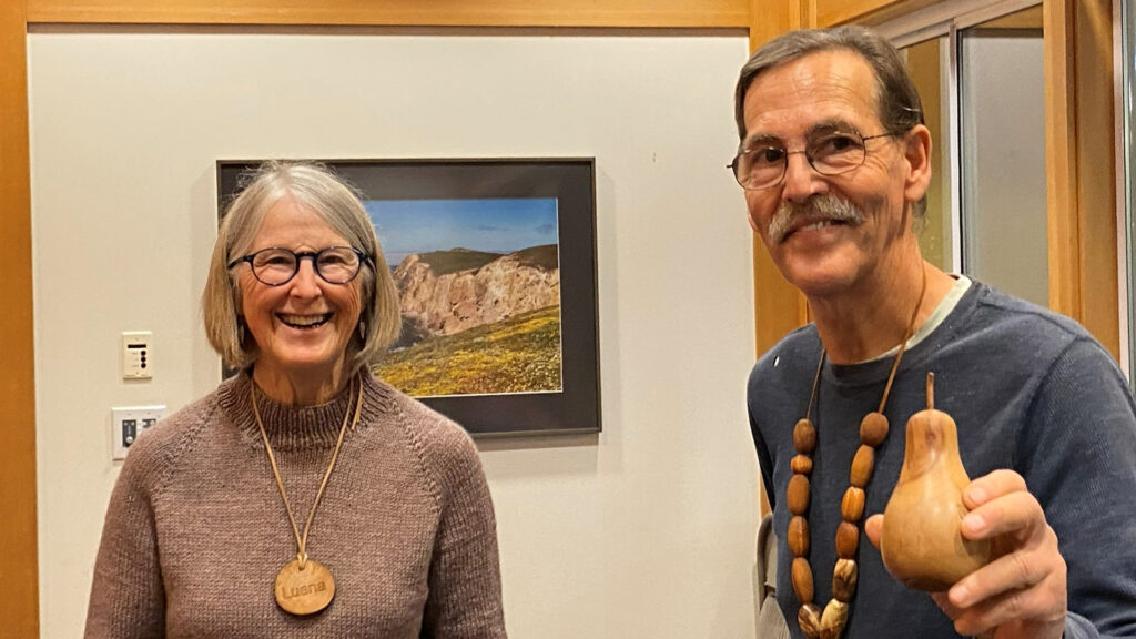 Luana gave a turned pear to Kelly