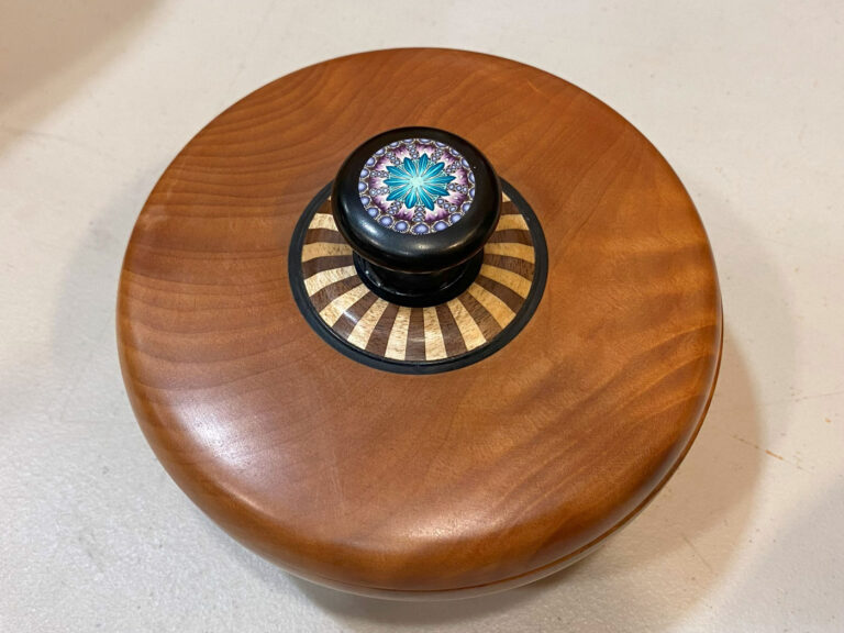 Lidded box with inlay handle